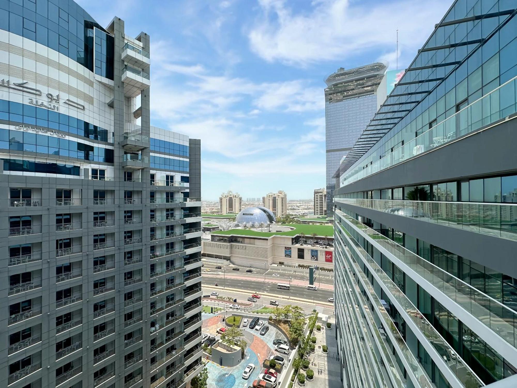 Luxe Lagoon Palm Private Access With Infinity Pool & Bar Dubai